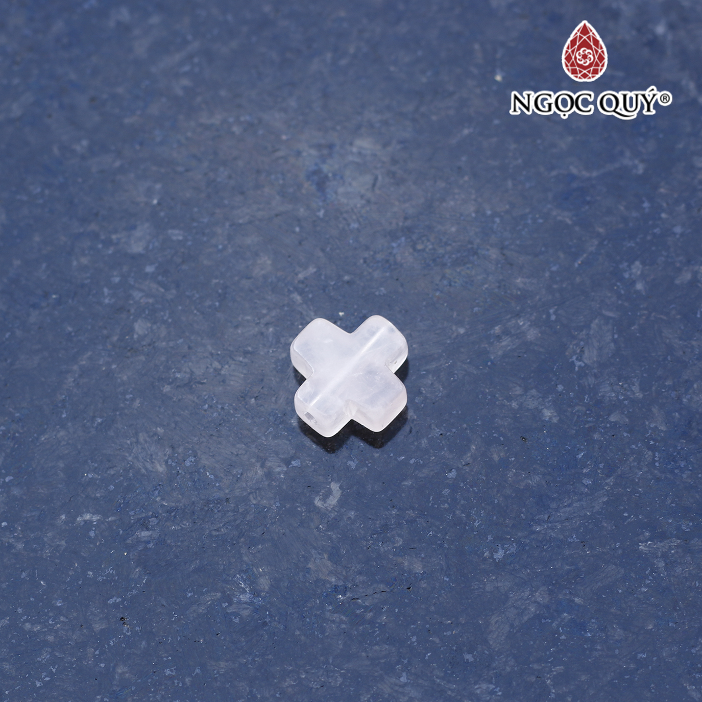 Mặt dây chuyền thánh giá xỏ ngang đá thạch anh hồng nhạt mệnh hỏa, thổ - Ngọc Quý Gemstones
