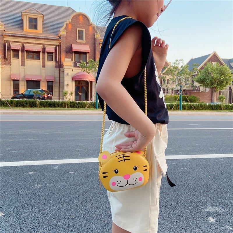Túi Đeo Chéo Cho Bé Đi Chơi Kích Thước 10*13*4cm Hình Thú 5 Mẫu
