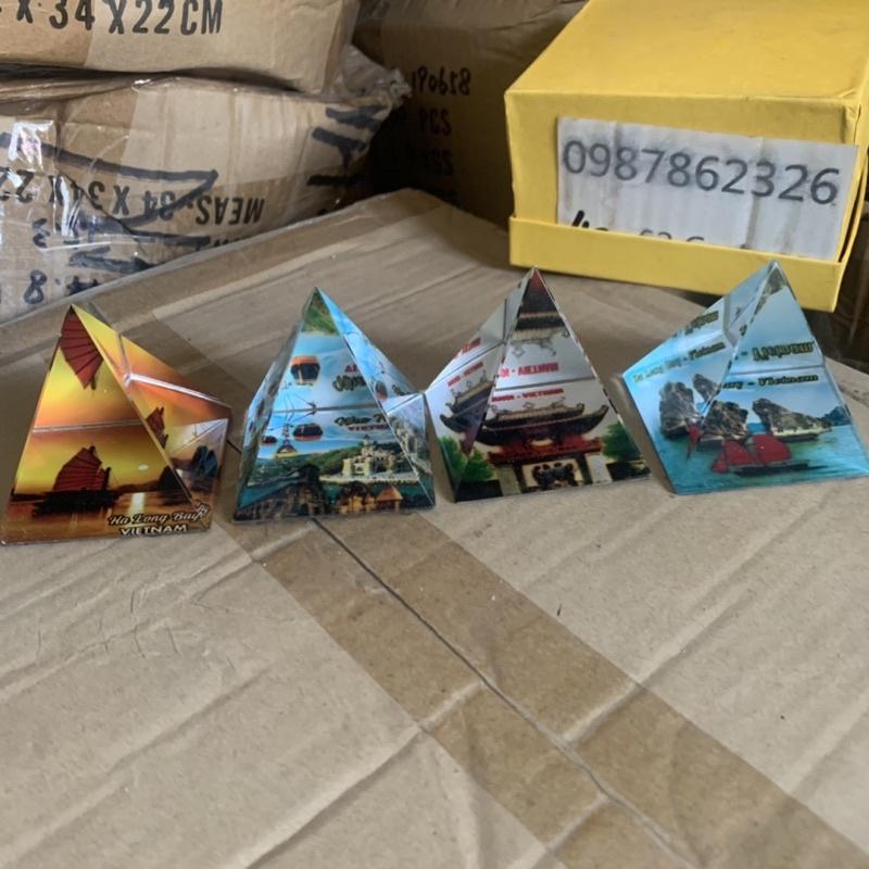 1 kim tự tháp pha lê