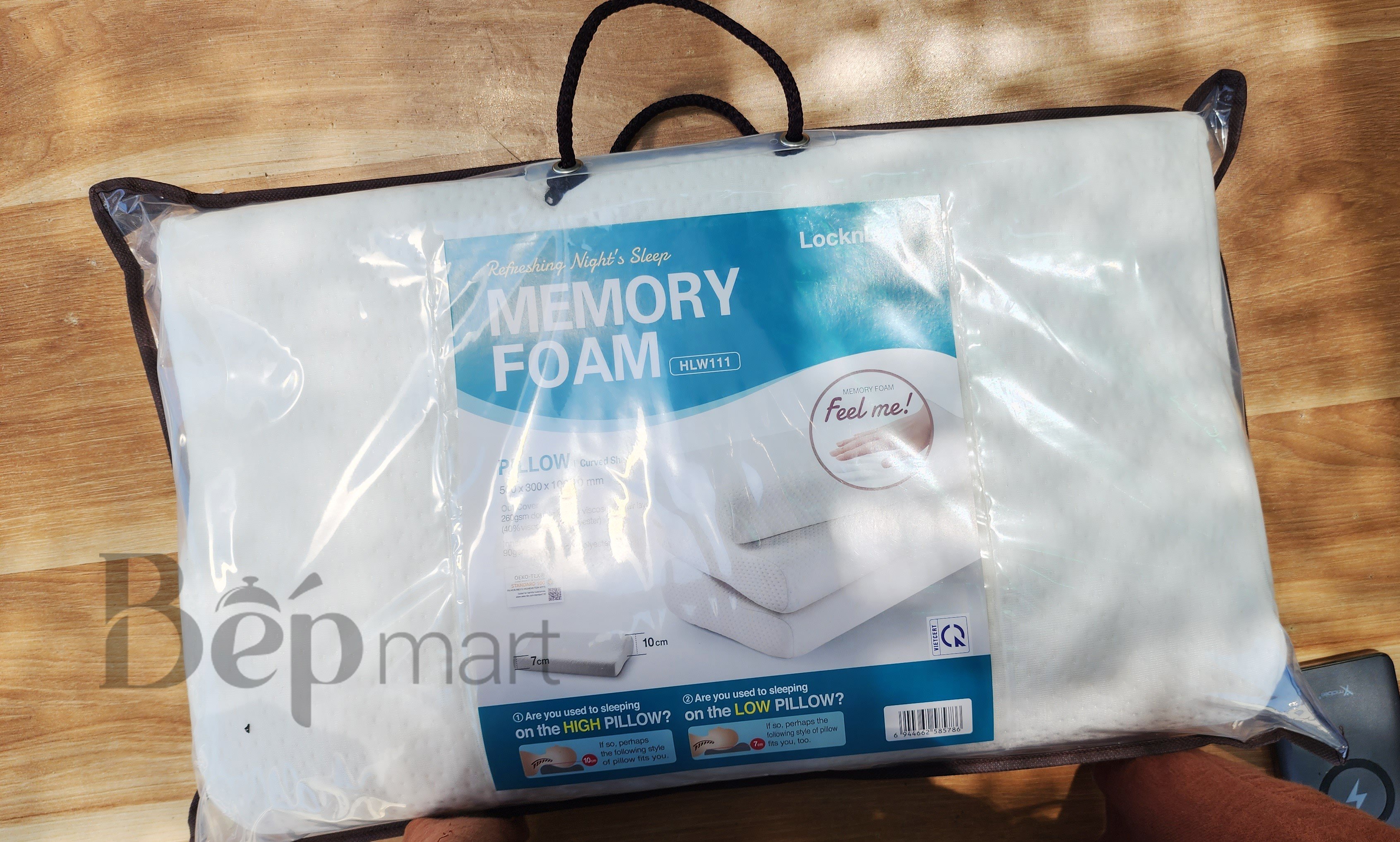 Gối Memory Foam 50D Locknlock HLW111, thiết kế cong theo đầu và gáy bảo vệ cột sống - Hàng chính hãng