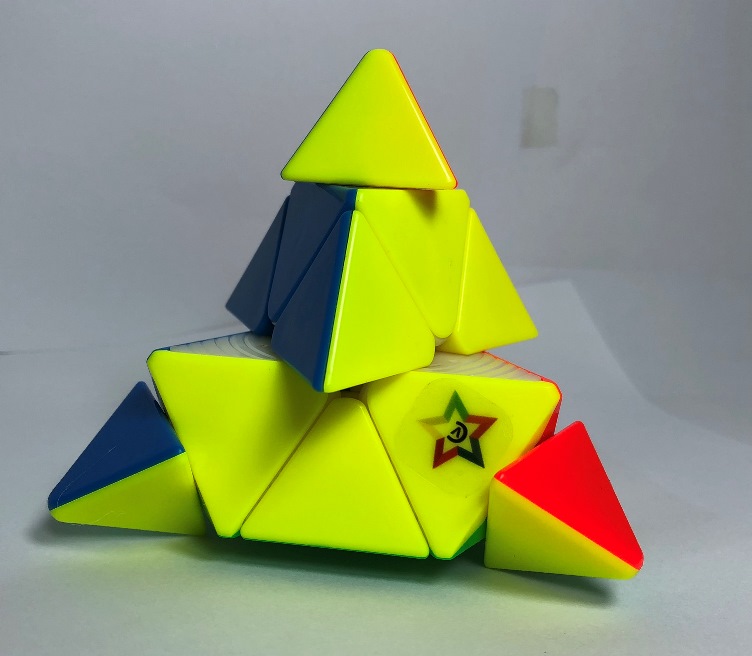 Rubik VietCube Pyraminx (Giao màu ngẫu nhiên)