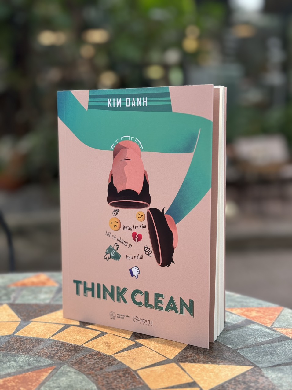 THINK CLEAN - ĐỪNG TIN VÀO TẤT CẢ NHỮNG GÌ BẠN NGHĨ! - Kim Oanh - Mochi Books - NXB Thế Giới.