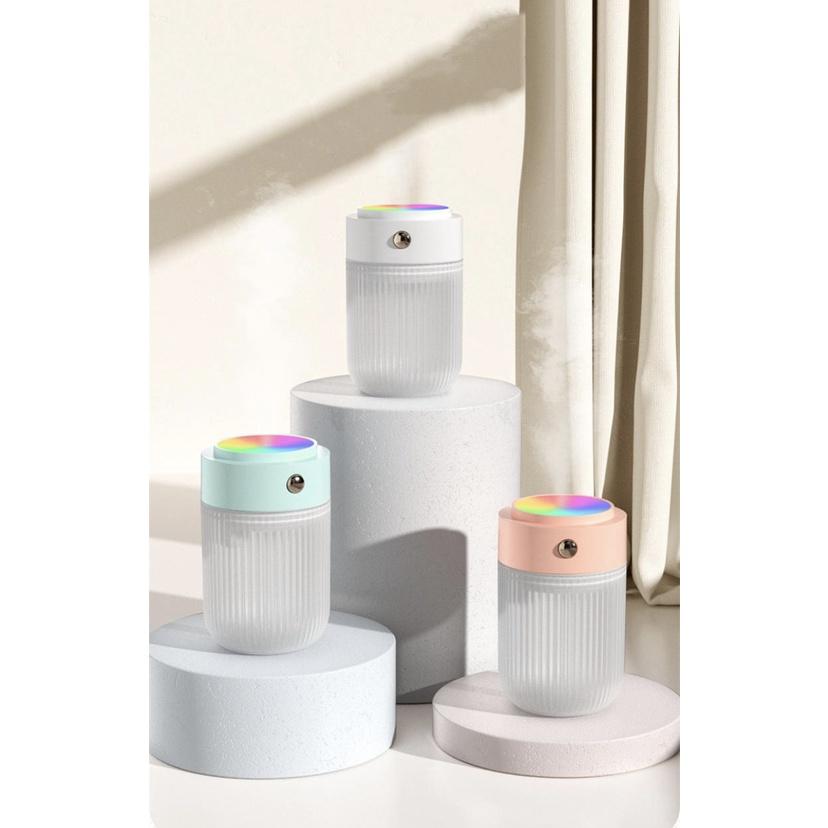 Máy Phun Sương Tạo Ẩm,Xông Tinh Dầu Mini Có Đèn LED Quay Tròn 7 Sắc Cầu Vồng, Cho Phòng Ngủ, Mang Lên Ô Tô/Bon Store7788