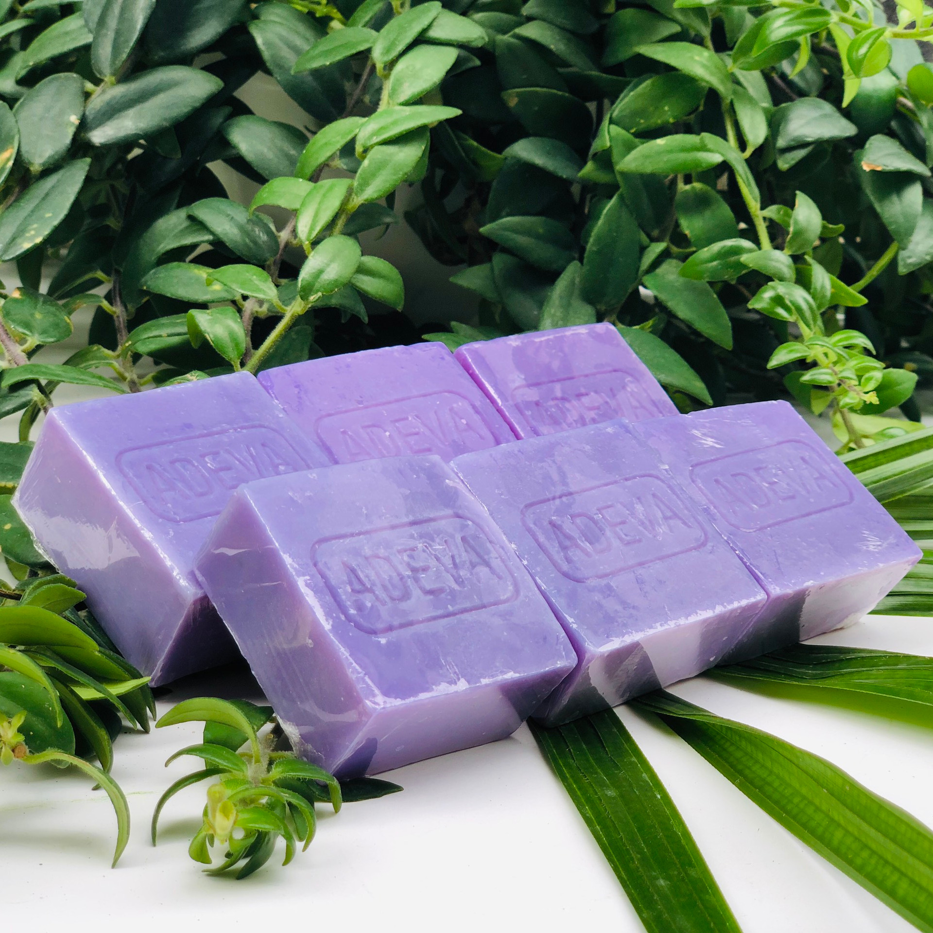 Xà phòng handmade Adeva Naturals - Xà bông Oải hương (3 bánh - 100 gr/ 1 bánh) - Xà phòng handmade với thành phần từ thiên nhiên, an toàn dịu nhẹ, cho làn da mềm mại - Không gây khô rít da