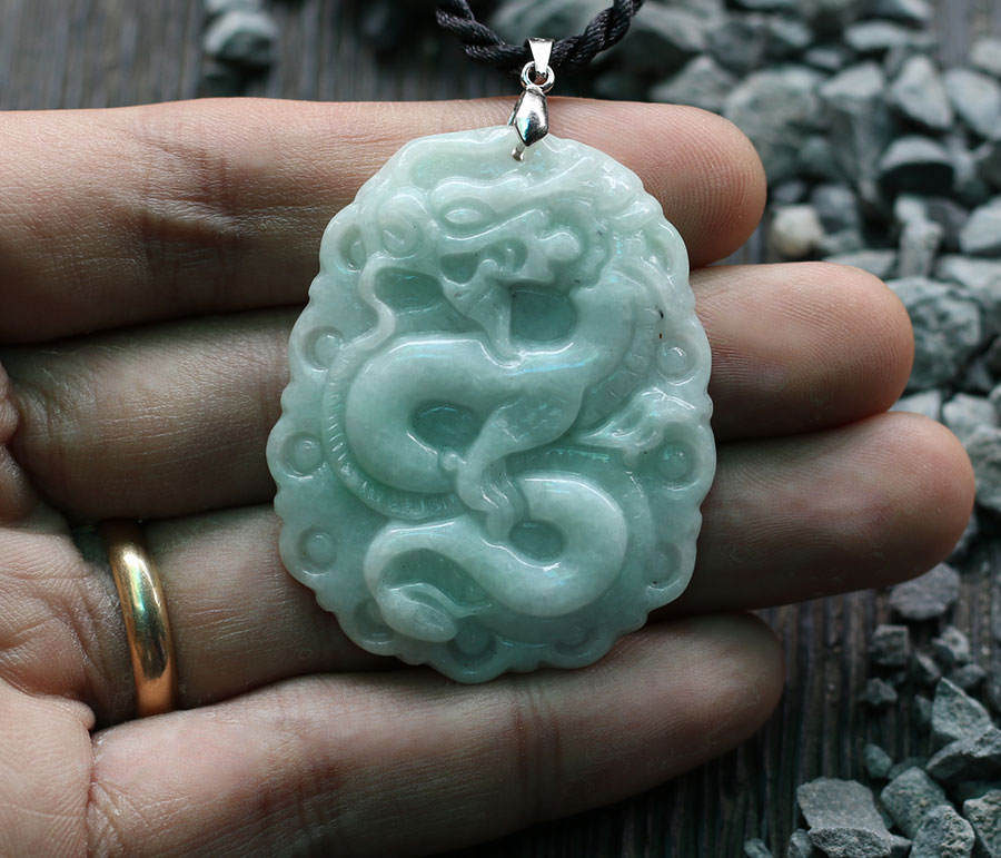 Mặt Dây Chuyền Cẩm Thạch Chạm Rồng Ngọc Quý Gemstones MD39