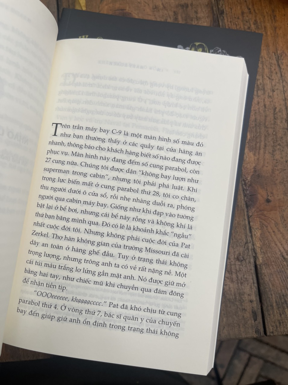 KHĂN GÓI LÊN SAO HỎA – Giới hạn nào cho con người trong hành trình khám phá không gian? – Mary Roach – Phạm Danh Việt dịch – Nhã Nam – NXB Thế Giới