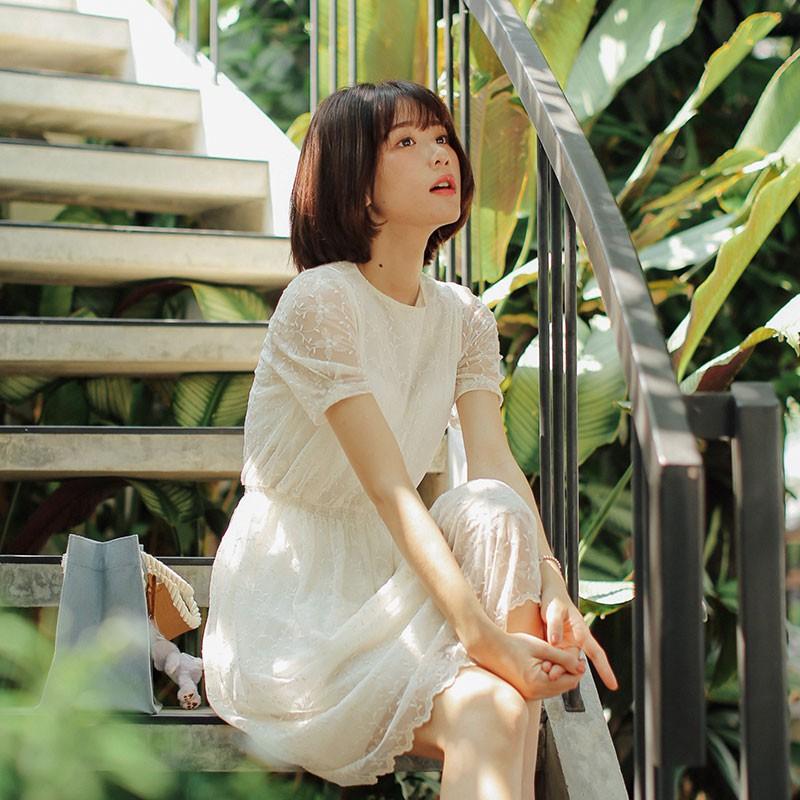 Váy hoa trắng tiểu thư