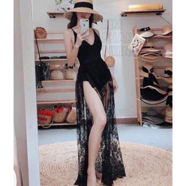 Bikini liền đen kèm chân váy ren