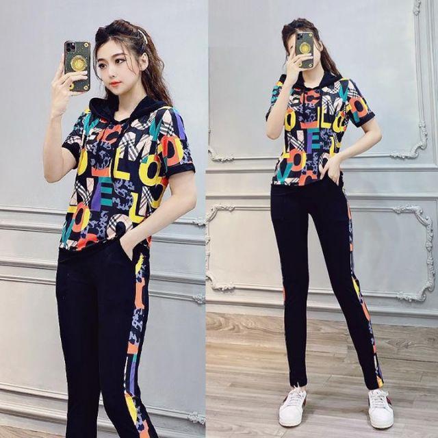 Bộ đồ thể thao có nón phối chữ siêu độc lạ
