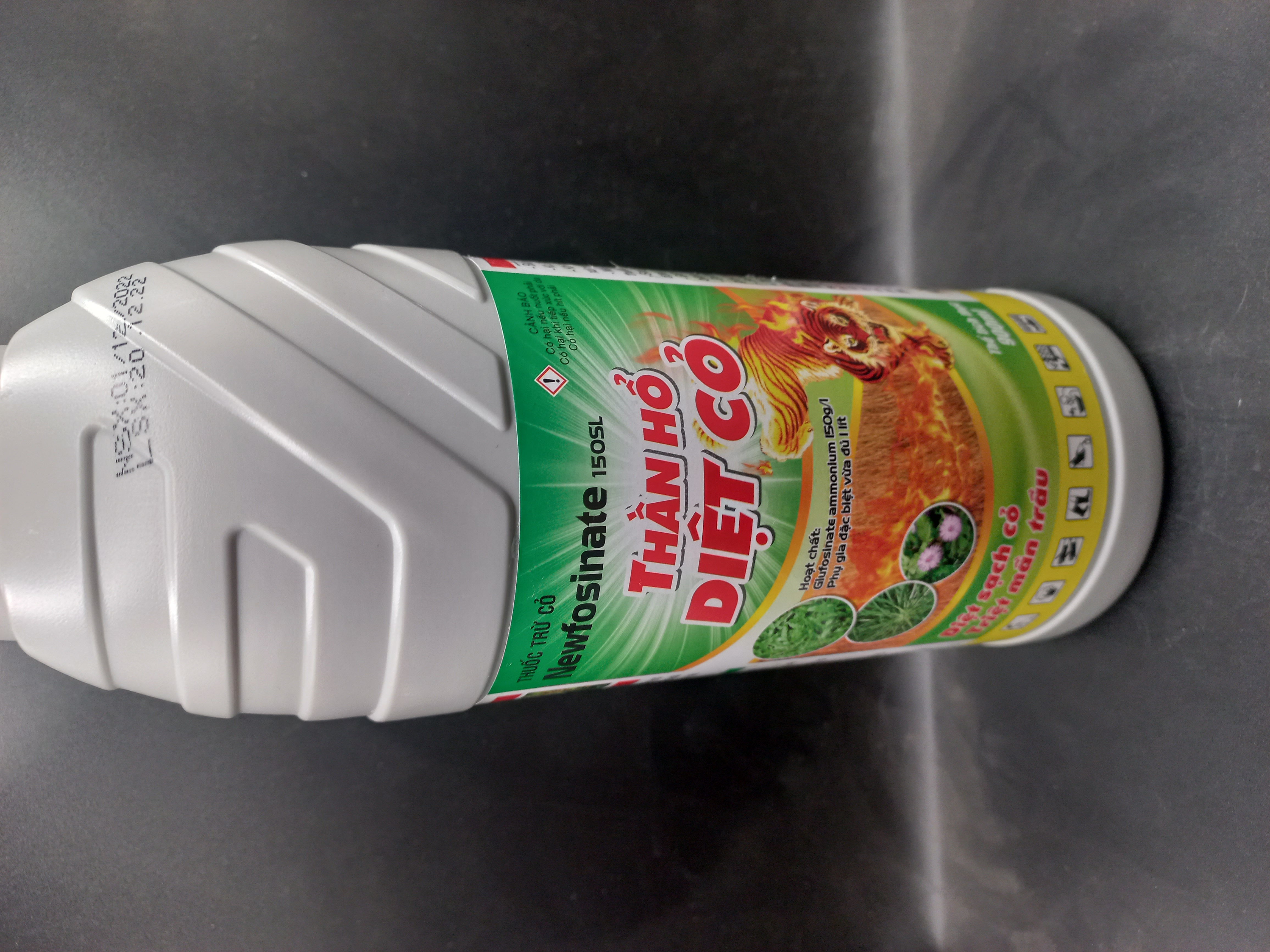 Thuốc trừ cỏ lưu dẫn Newfosinate 150SL Thần Hổ Diệt Cỏ 900ml