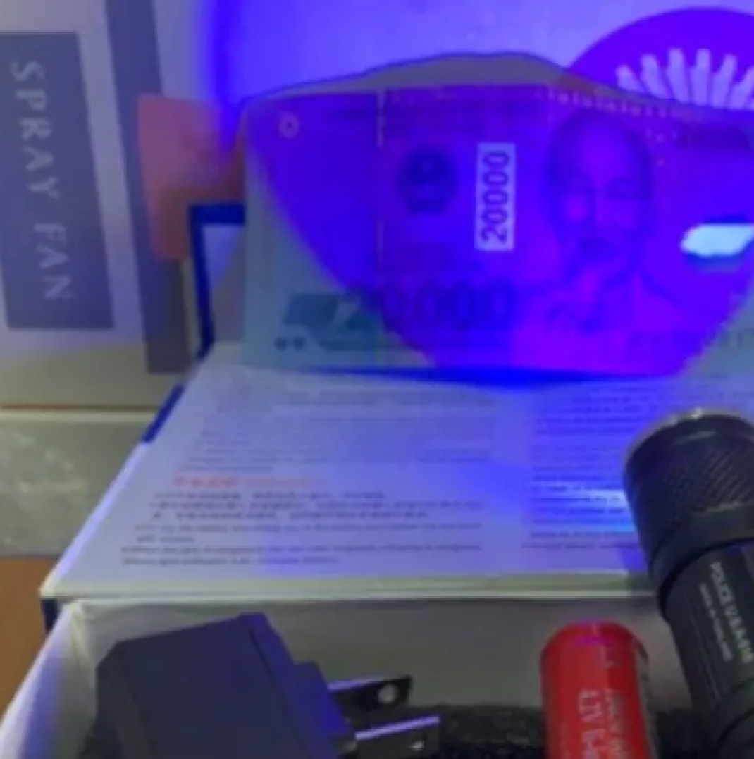 Đèn Laser xài pin sạc chiếu xa màu tím, trình chiếu slide laze nhỏ gọn kèm pin và sạc + tặng kèm que chọc sim