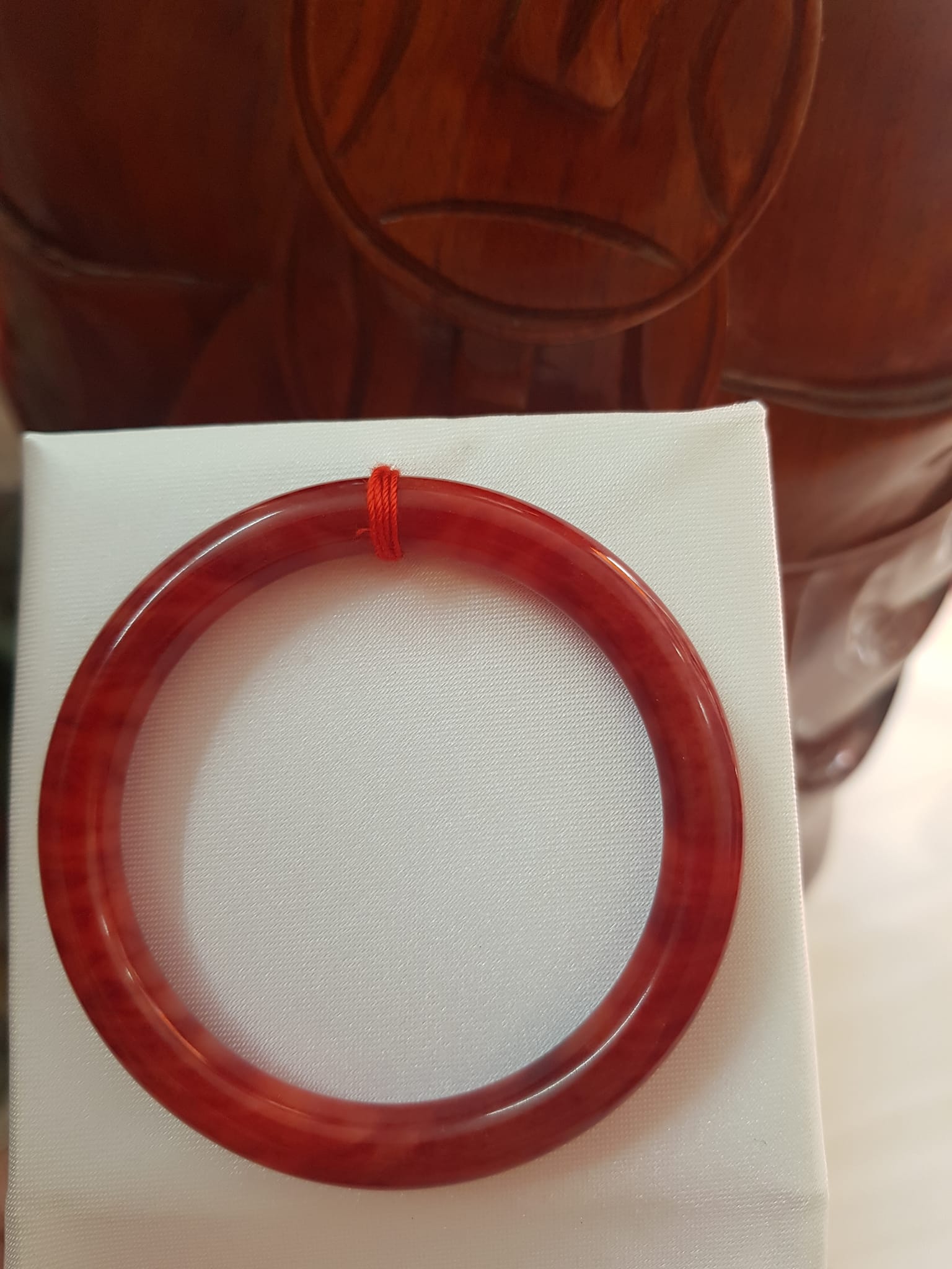 Vòng Nữ đá cẩm thạch Đỏ Đẹp 51 Sọc Vòng size 51mm x cọng 7,2mm màu đỏ sọc đậm đều đẹp Chuẩn hợp mệnh Hỏa Thổ 50kg - 56kg ạ