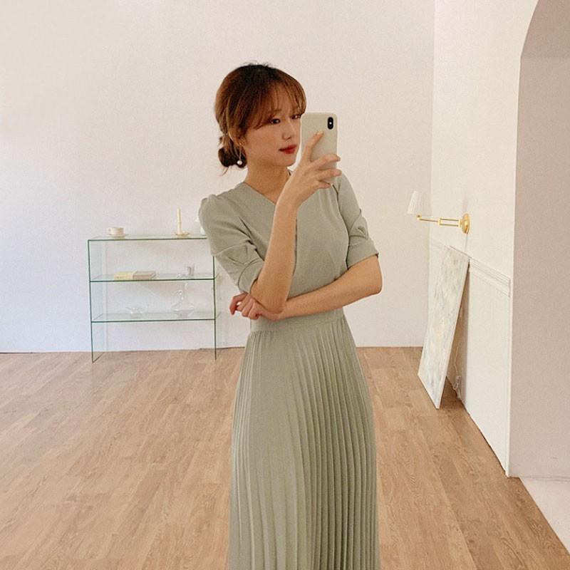 Đầm công sở cộc tay cổ V xòe dài xếp ly midi thon eo sang trọng tiểu thư Hàn Quốc