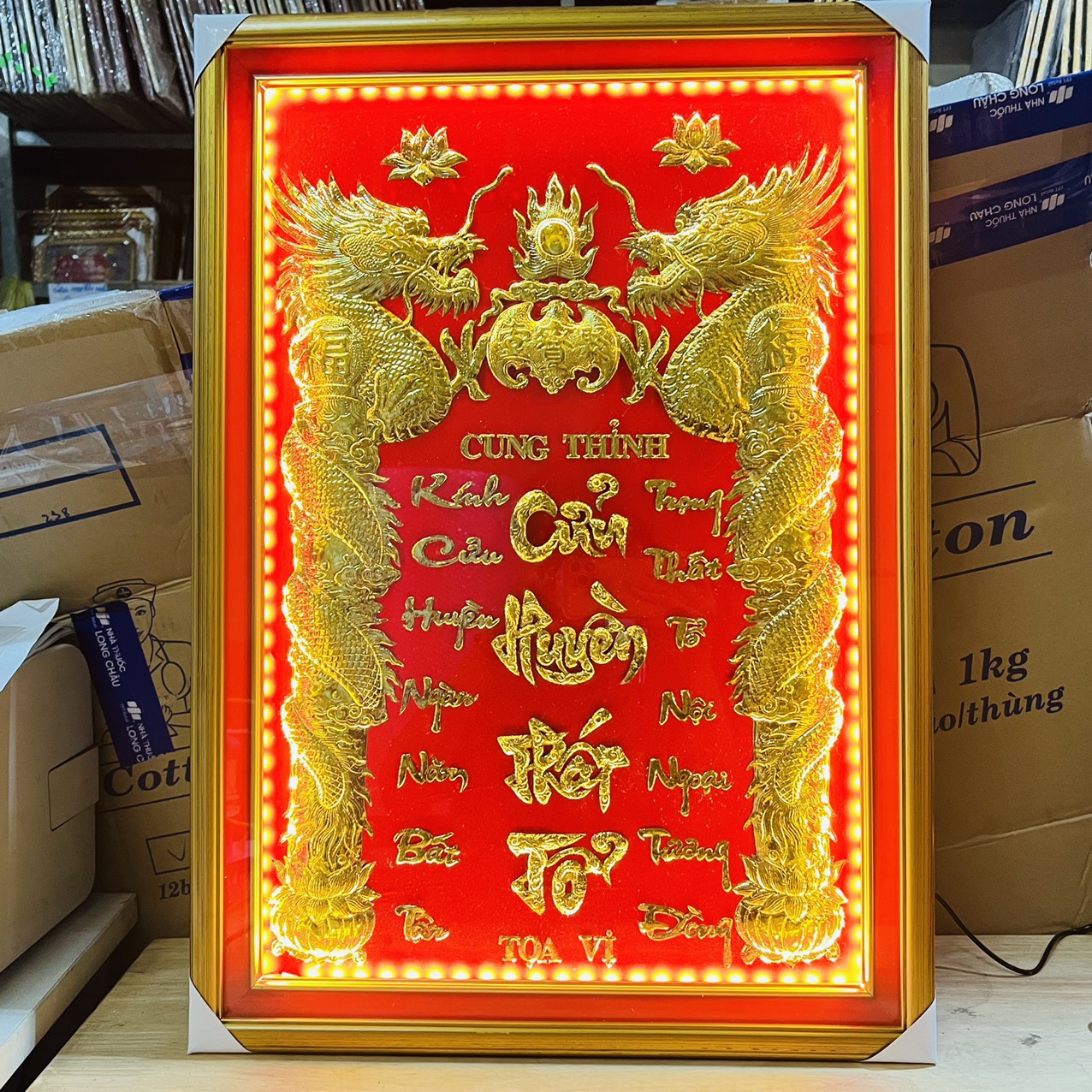 Cửu Huyền Thất Tổ dát vàng 24 K có đèn, khung gỗ sơn vàng cao 68cm x ngang 48cm