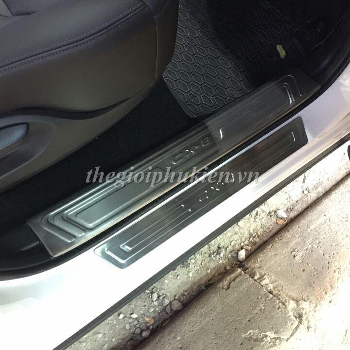 BỘ SẢN PHẨM Nẹp bước chân và ốp chống trầy cốp Mazda CX8, CX-8 - Mẫu Titan
