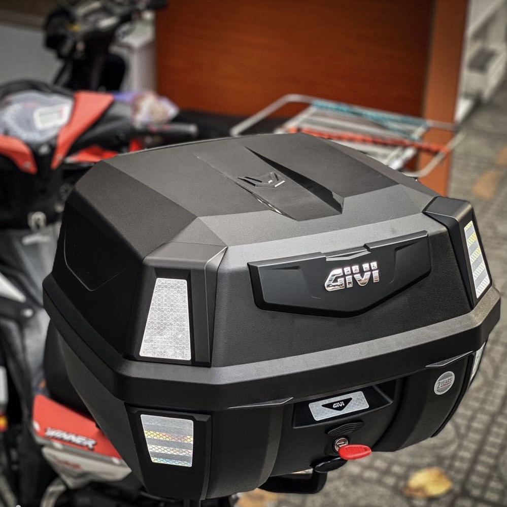 Thùng Sau Givi B42N Dung Tích 42 Lít Có Phản Quang Lắp Cho Moto Xe Máy Hàng Chính Hãng