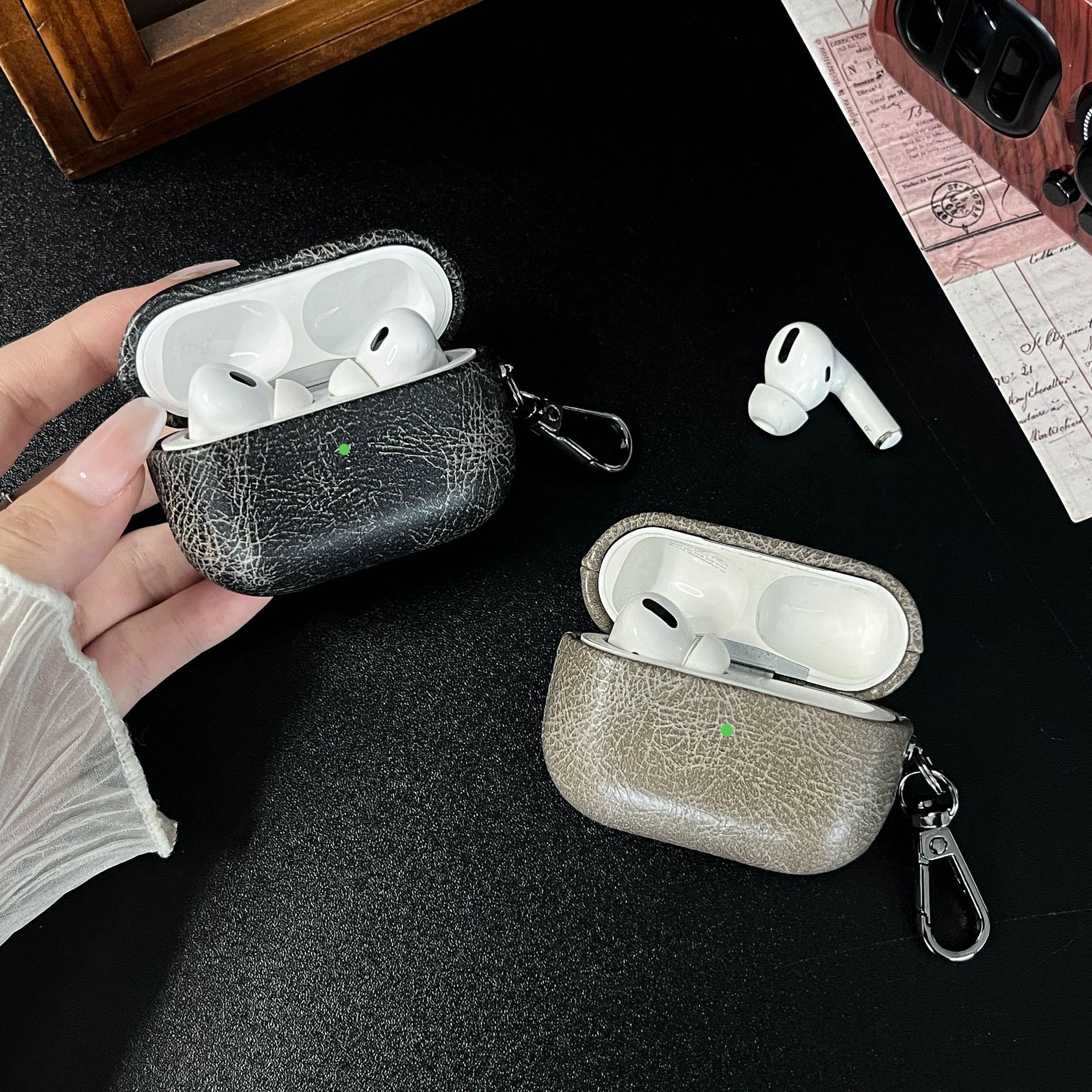 Bao Case da PU dầu cho Airpods Pro 2 / Airpods 4 - Hàng Chính Hãng