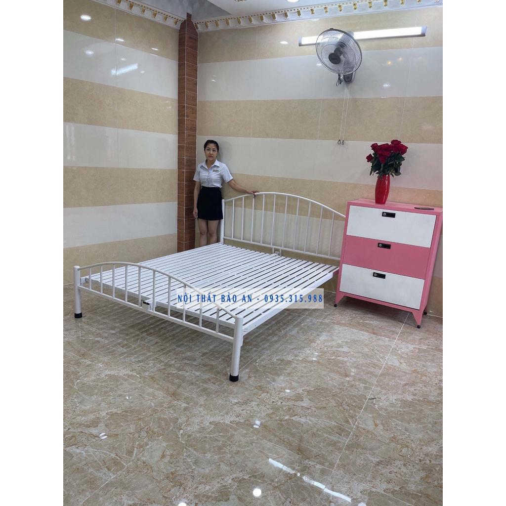 Giường sắt Kiểu Cổ Điển 1MX2M