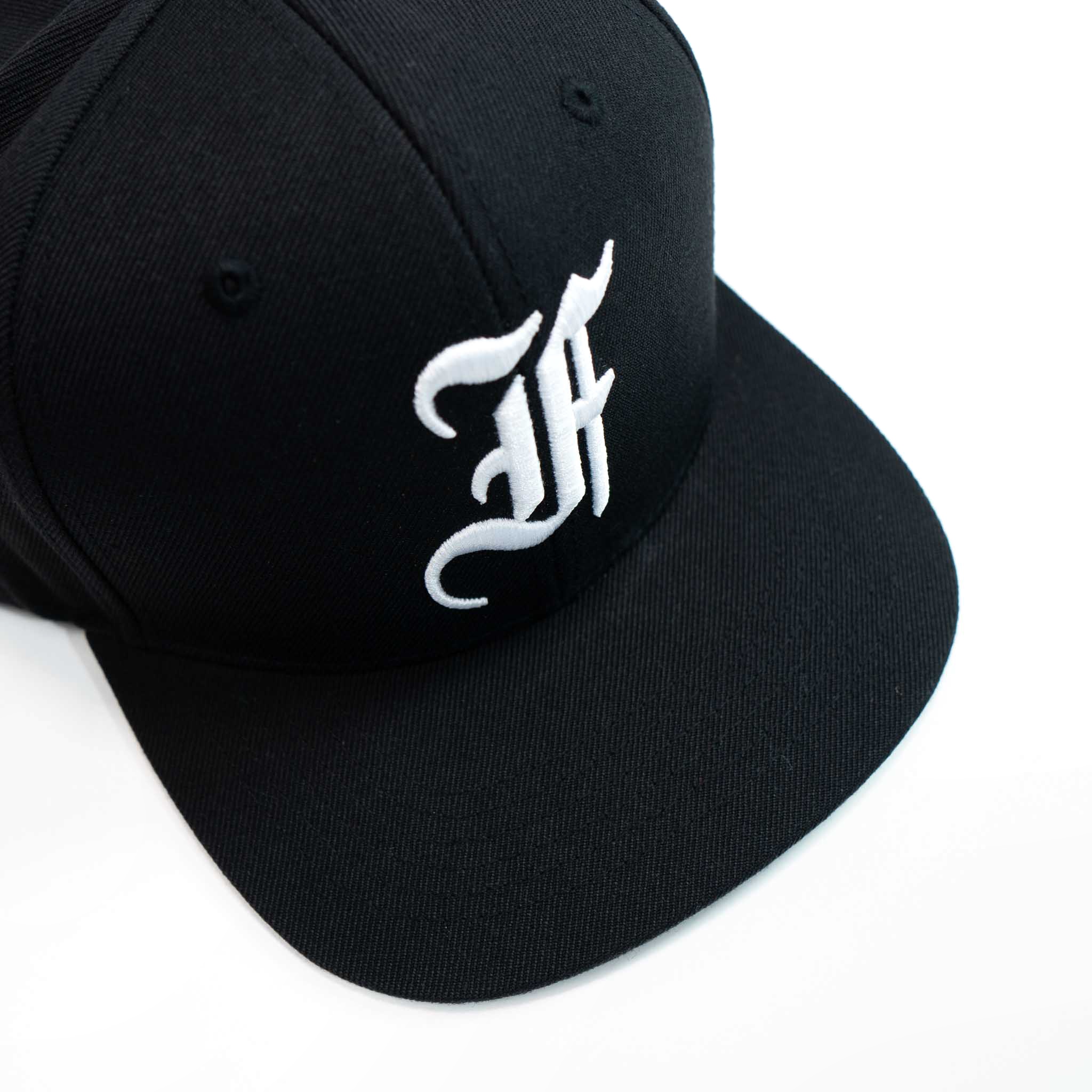 Nón snapback thêu nổi logo chữ F font chữ cổ điển chất lượng cao fom cứng đứng fom không móp méo