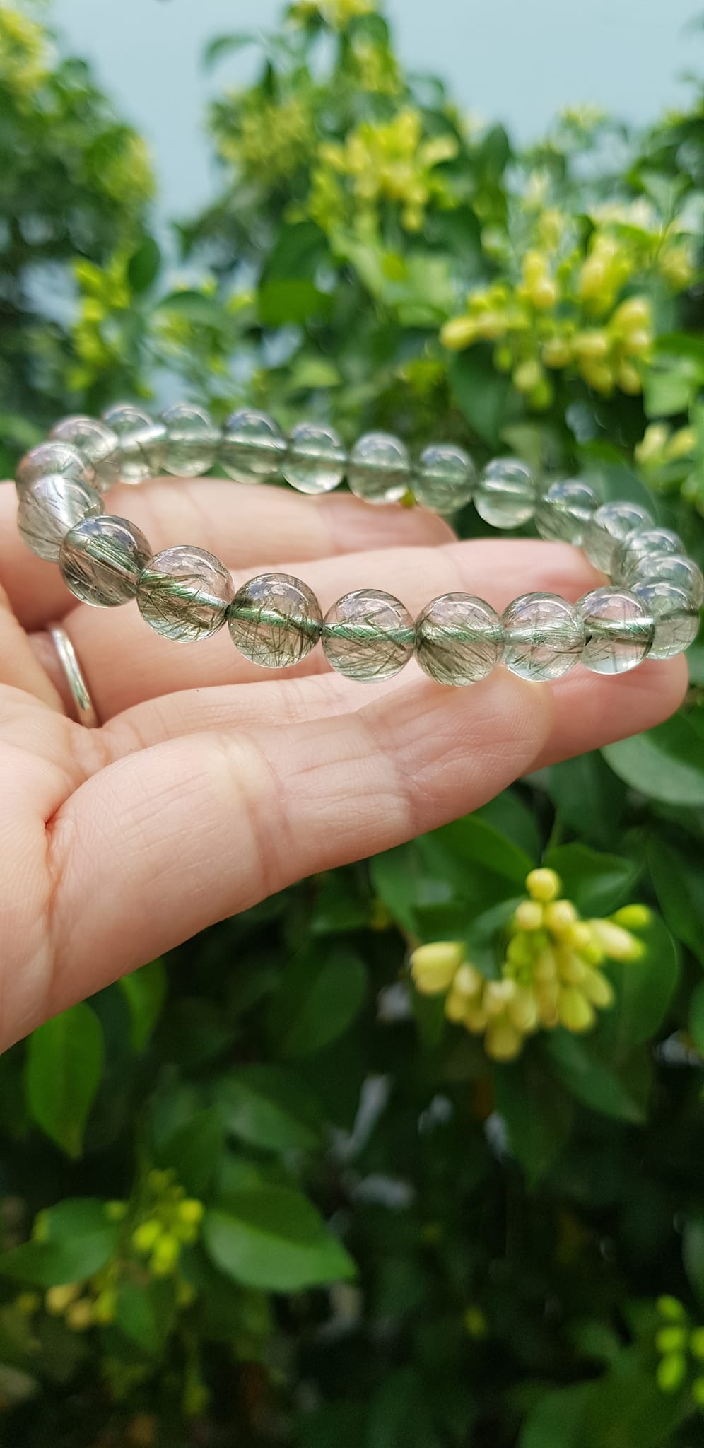 Vòng thạch anh tóc xanh tự nhiên trong bóng nhuyễn mượt đẹp Size vòng 8mm Nữ mệnh Thủy Mộc hỏa đeo ạ
