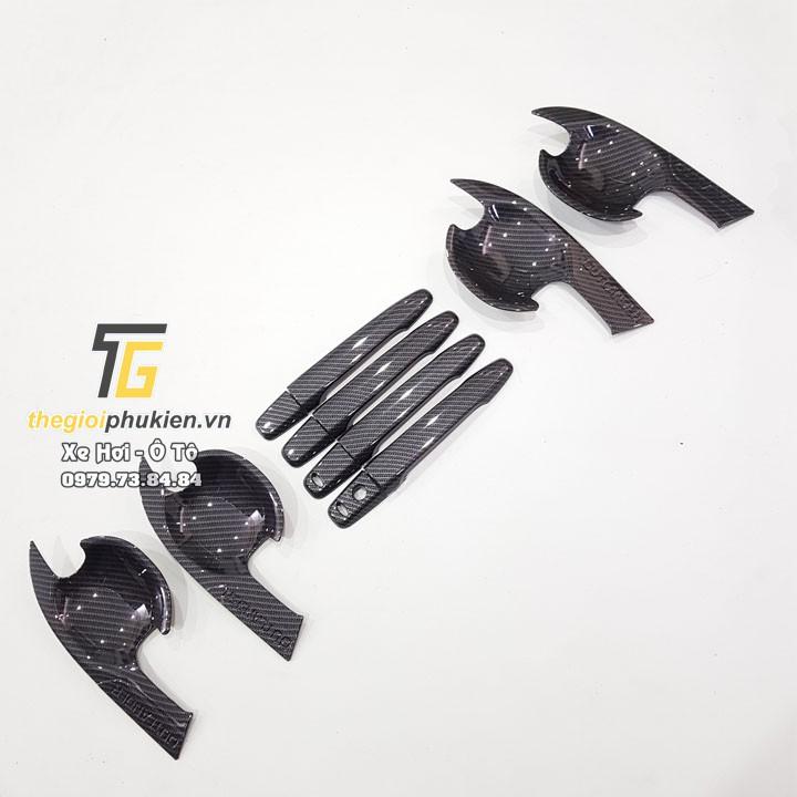Bộ ốp tay nắm cửa, hõm cửa xe Mitsubishi Outlander vân Carbon