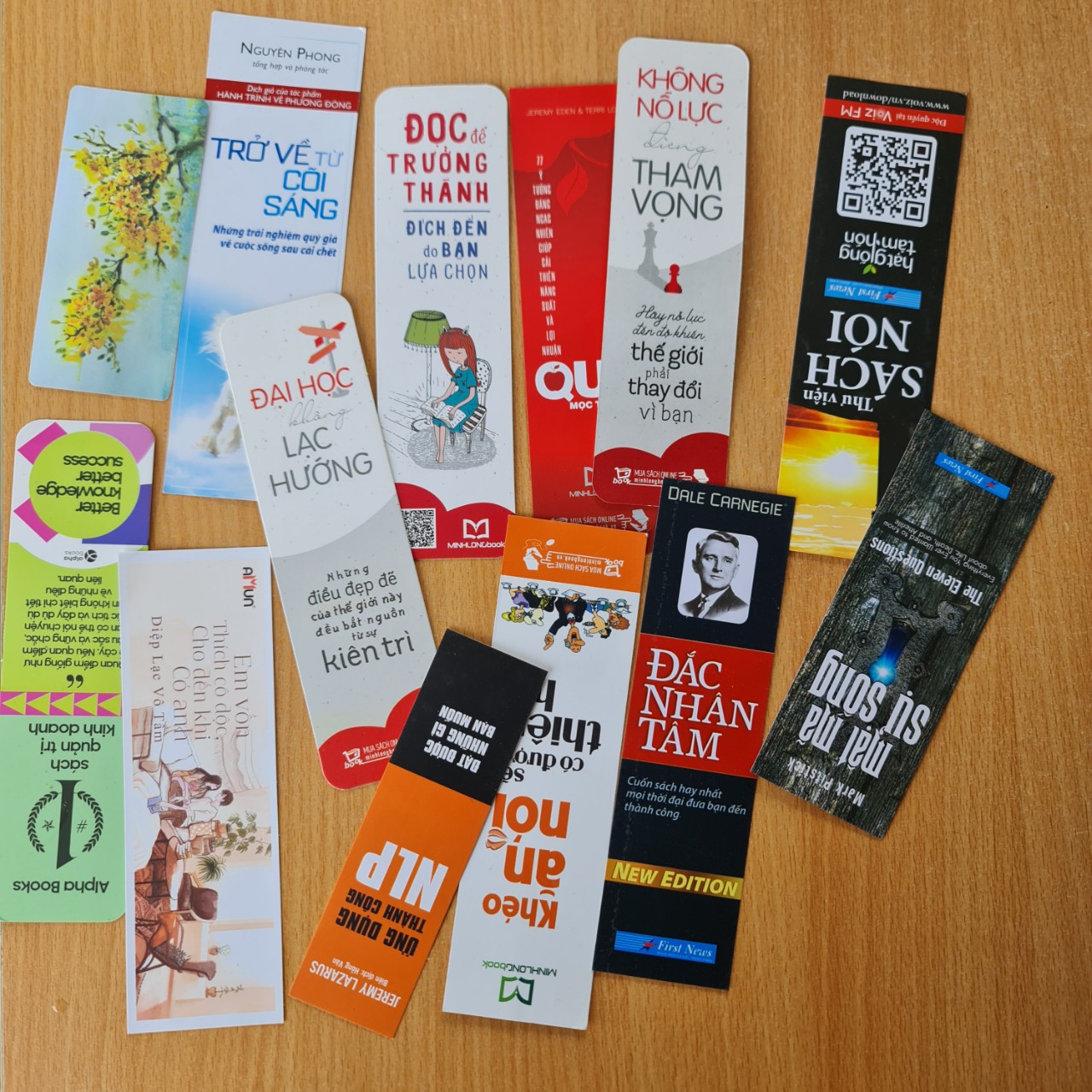 Hai Số Phận (Bìa Cứng) - Tặng Bookmark Happy Life