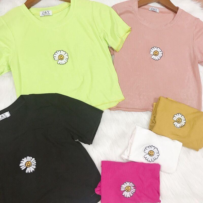 Áo croptop hoa cúc viền tăm lạnh