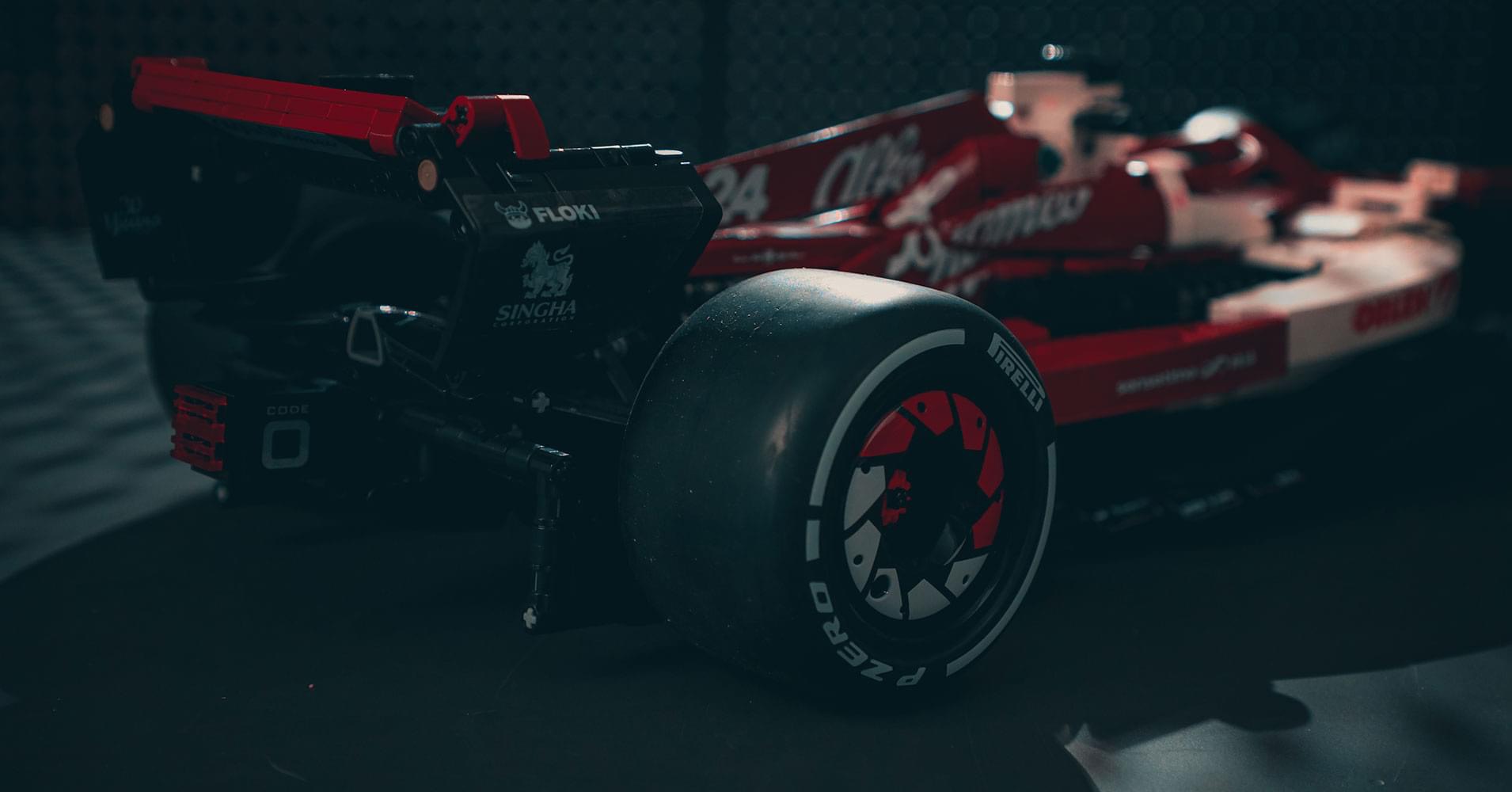 Đồ Chơi Lắp Ráp Xe Đua Alfa Romeo F1 ORLEN C42 tỷ lệ 1:8