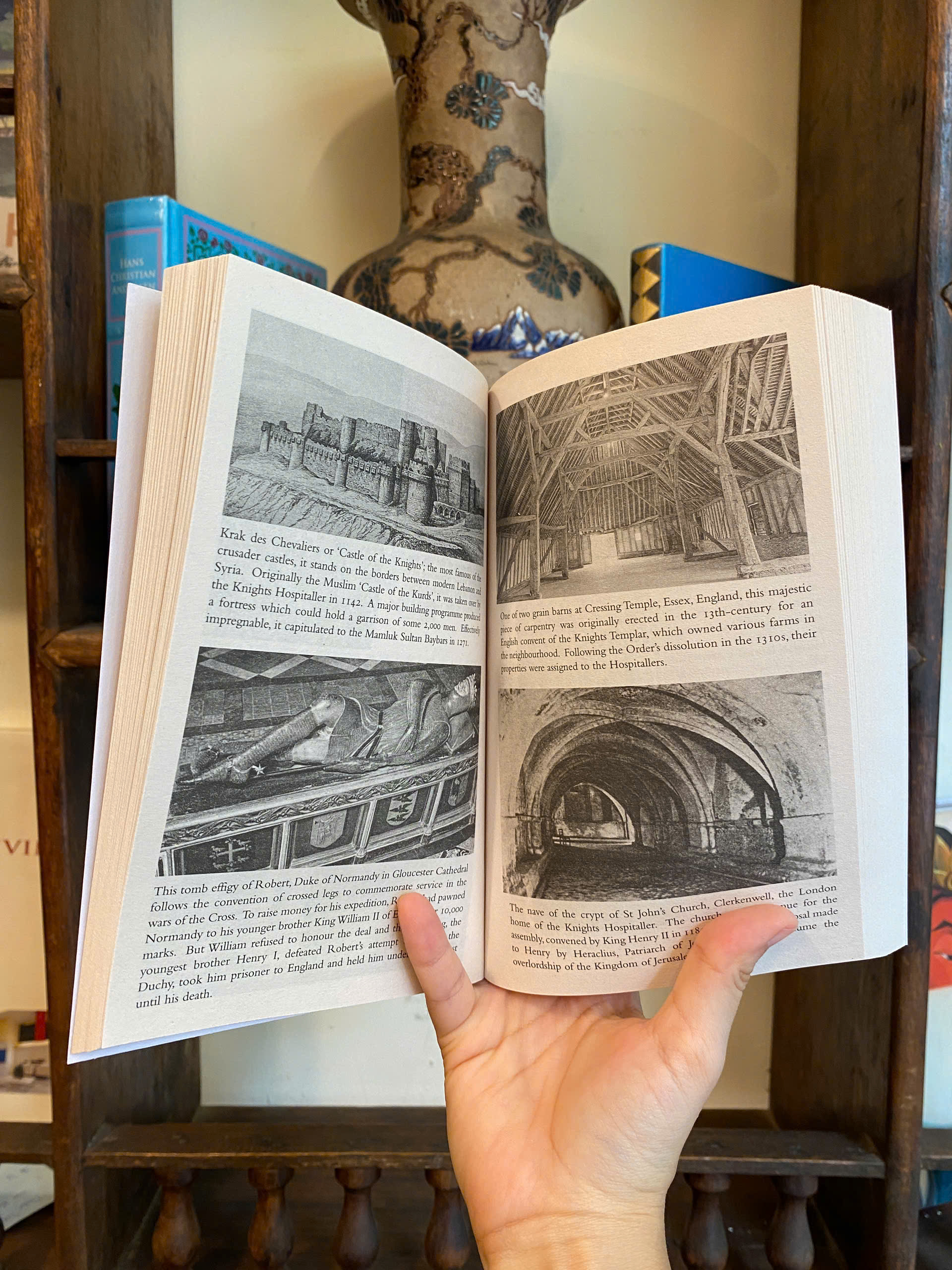 Sách - A Brief History Of The Crusades by Geofrey Hindley | History / Culture Nonfiction / Ngoại văn