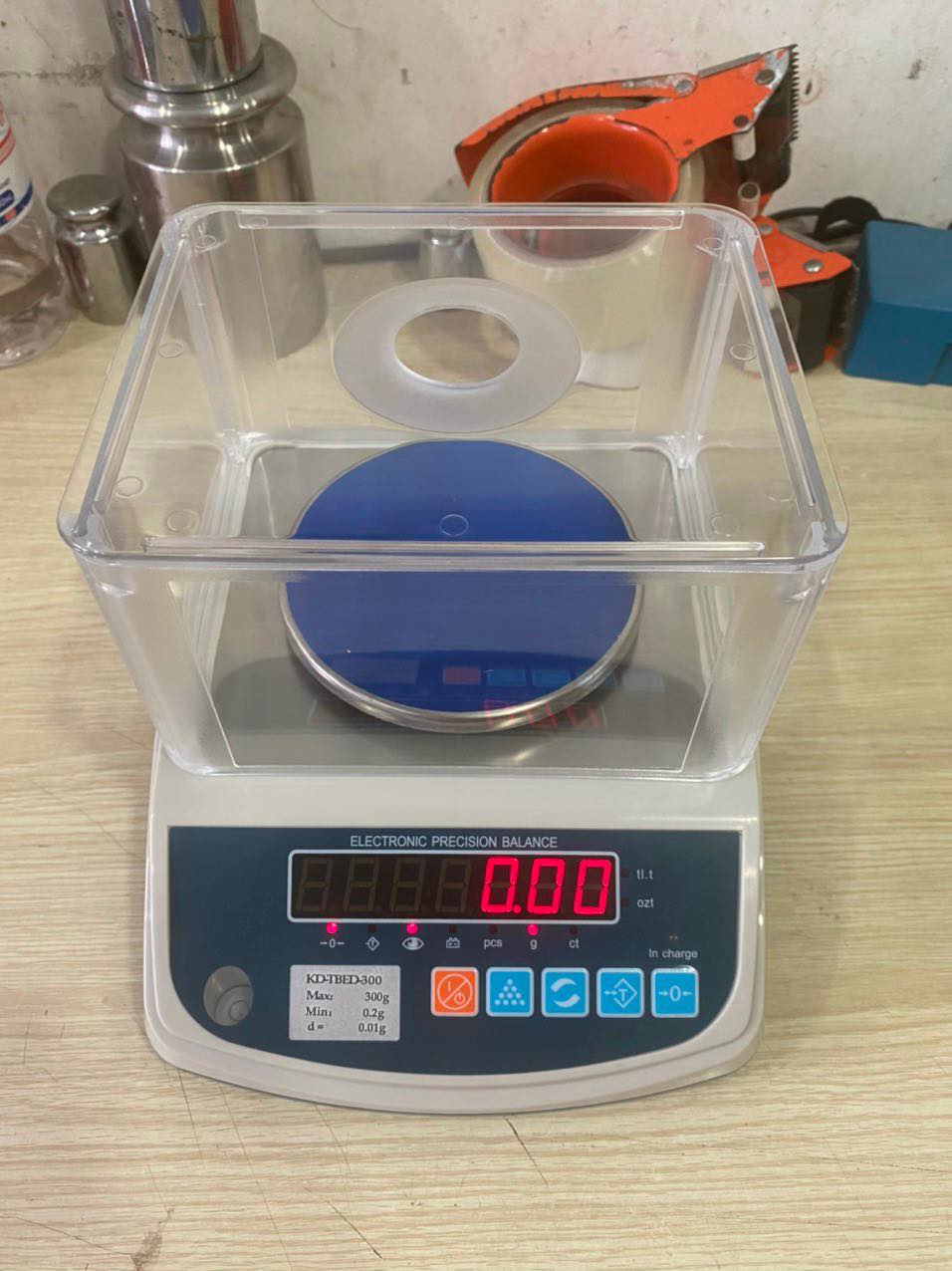 Cân điện tử KD TBED300 Mức cân 300g độ đọc 0.01g cân kỹ thuật hiện đại chính xác đến từng gram
