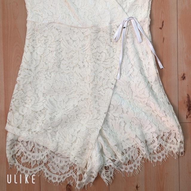 Jumpsuit short ren tay con cổ V đắp chéo
