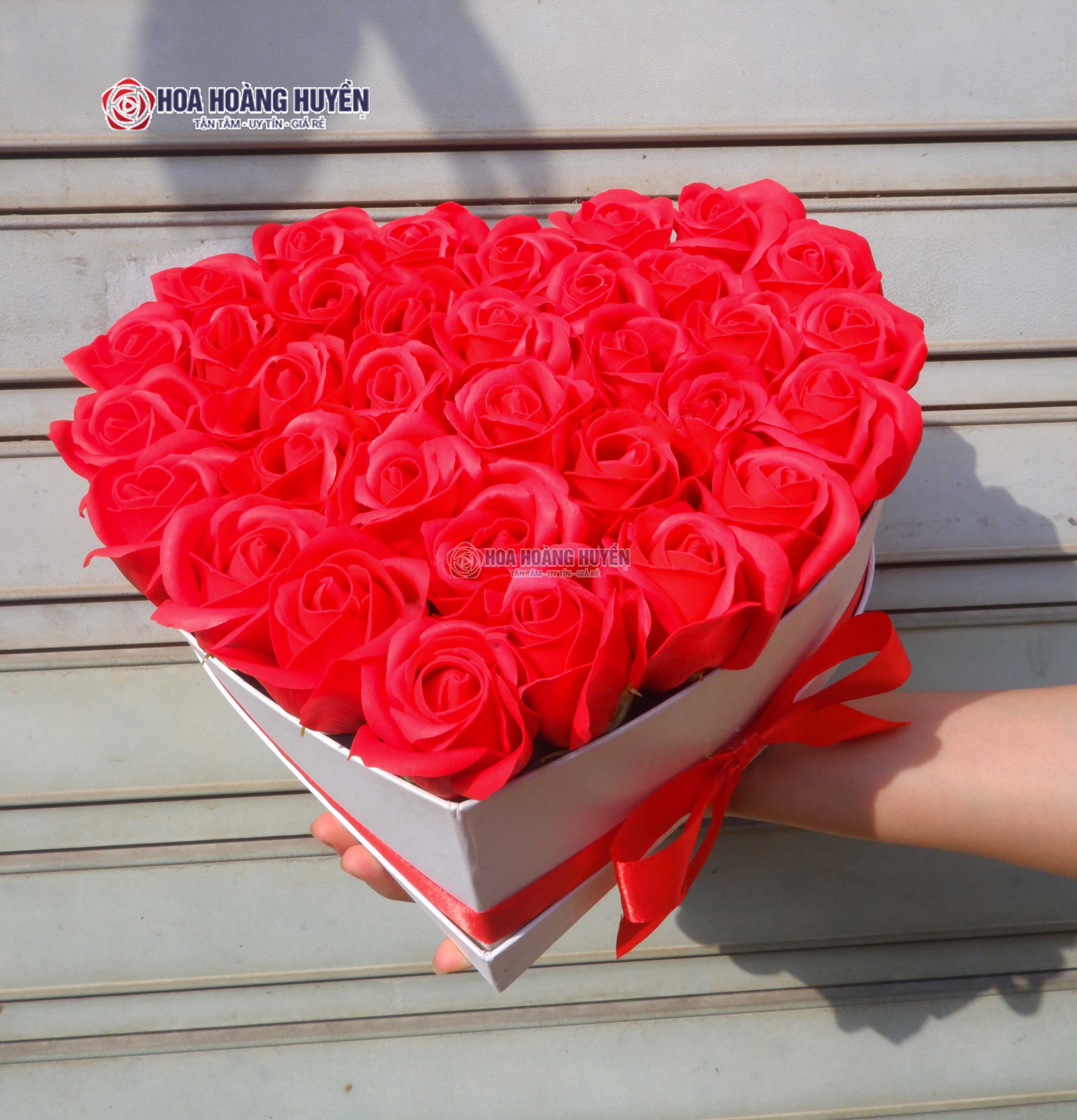 Hộp hoa sáp trái tim để bàn, tủ, tặng kỷ niệm tình yêu