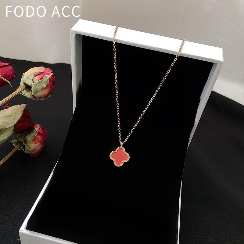 Vòng cổ nữ Titan mặt hoa 4 cánh , không han gỉ