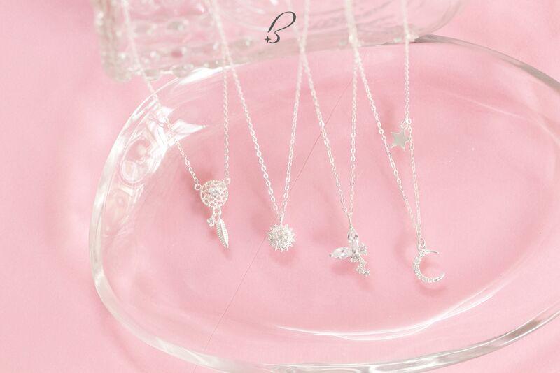 Vòng cổ Bling It ánh sáng mặt bạc đính đá BIVC242