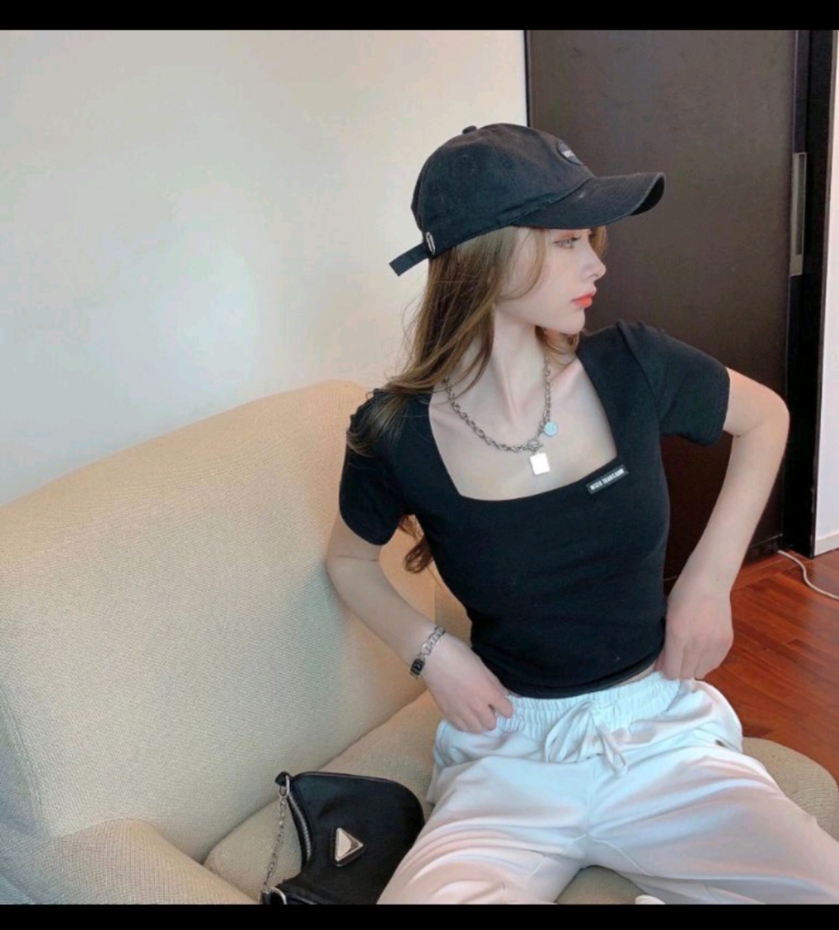 Áo Thun Nữ Cổ Vuông Croptop Mẫu mới In Chữ Ngực