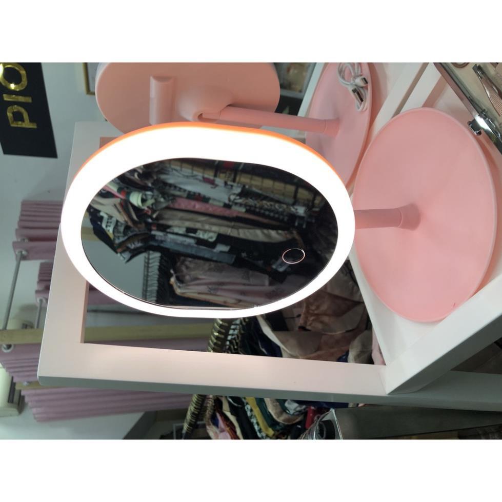 Gương trang điểm có đèn LED