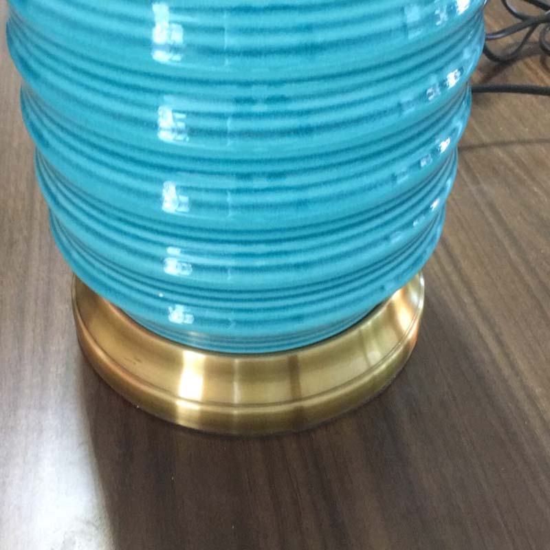 Đèn bàn, đèn để bàn ngủ thân gốm xanh lục chao lụa sang trọng 2012