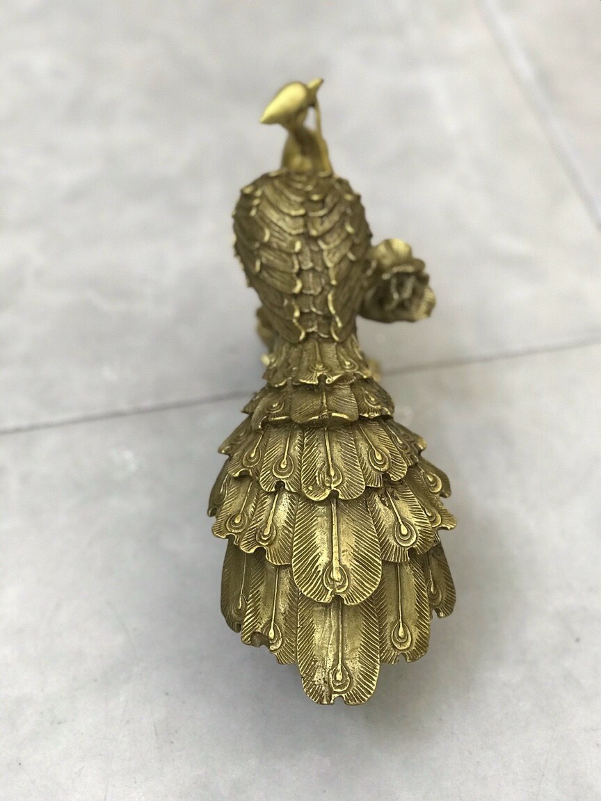 Tượng Chim Công ngậm hoa bằng đồng cao 15cm
