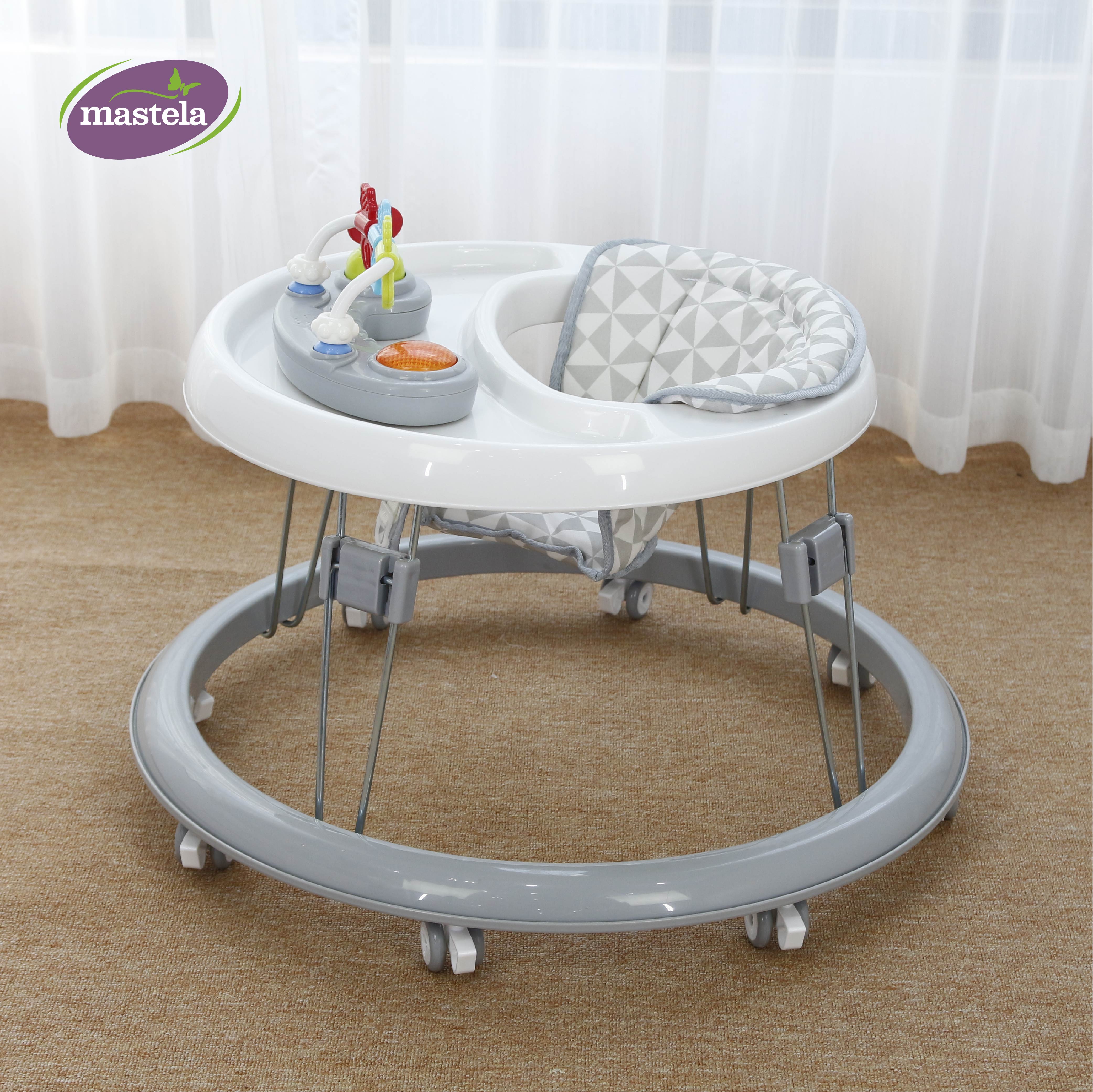 Xe tập đi cho bé có đồ chơi và nhạc Mastela W2002, bánh xe cao su hãm di chuyển theo quán tính siêu nhẹ xoay 360 độ mặt bàn ăn dặm, bánh xe silicon chống ồn - Tiêu chuẩn JIS Nhật Bản