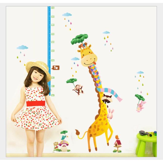 Decal trang trí tường - Thước đo hươu Khăn quàng cổ đáng yêu