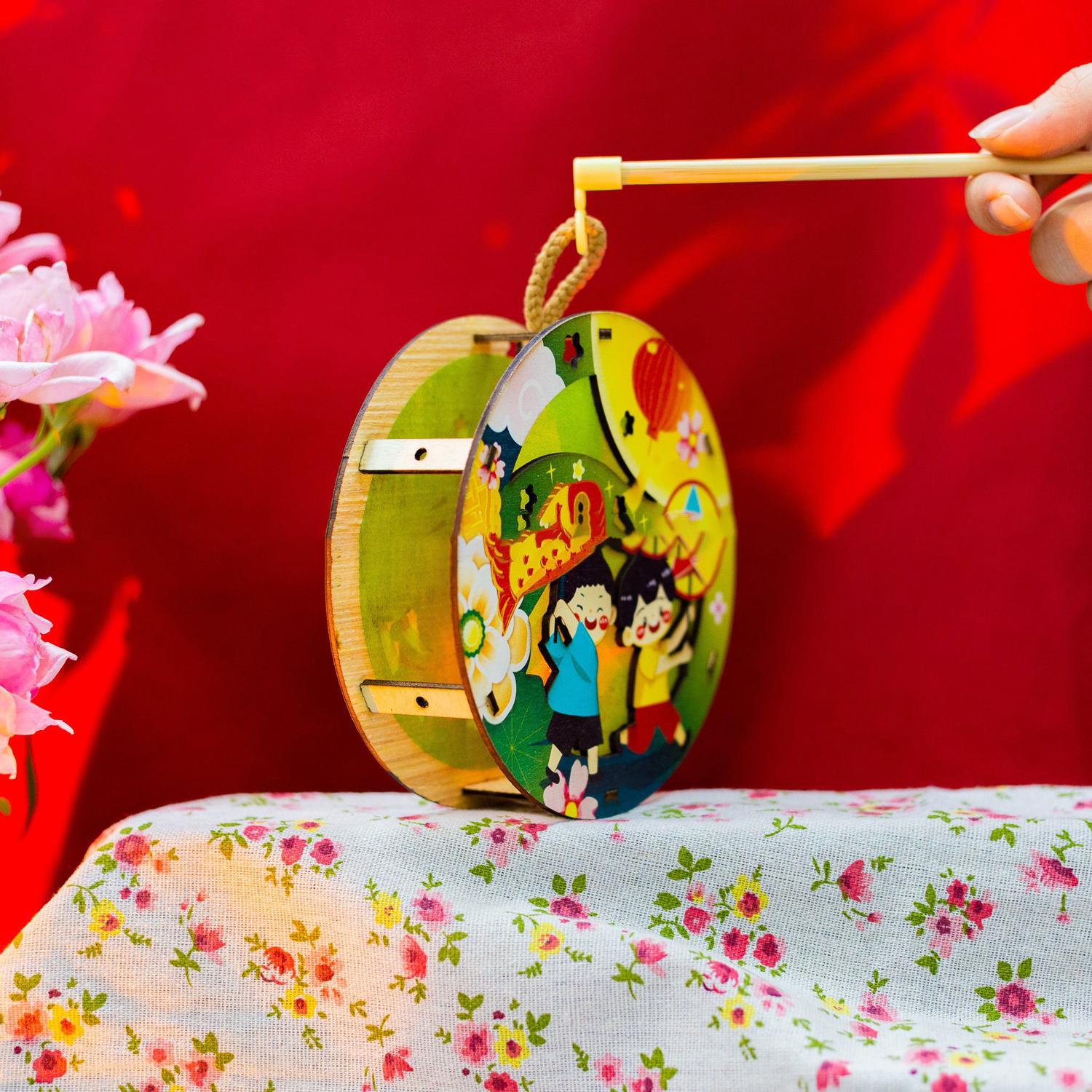 Lồng Đèn Trung Thu Gỗ 2 Mặt Màu - Bách Mộc - Rước Đèn Tròn