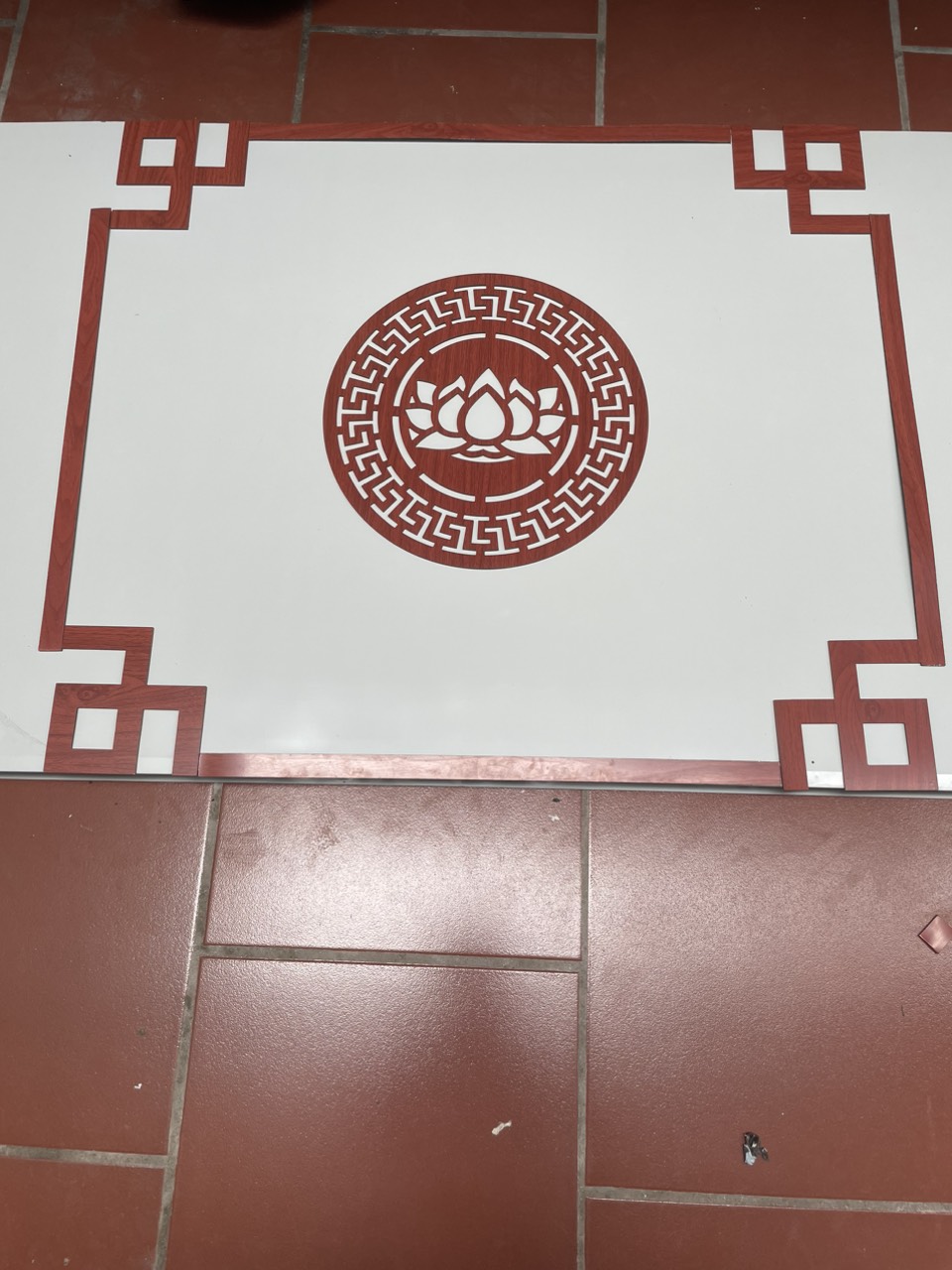 Viền và chữ trang trí bàn thờ