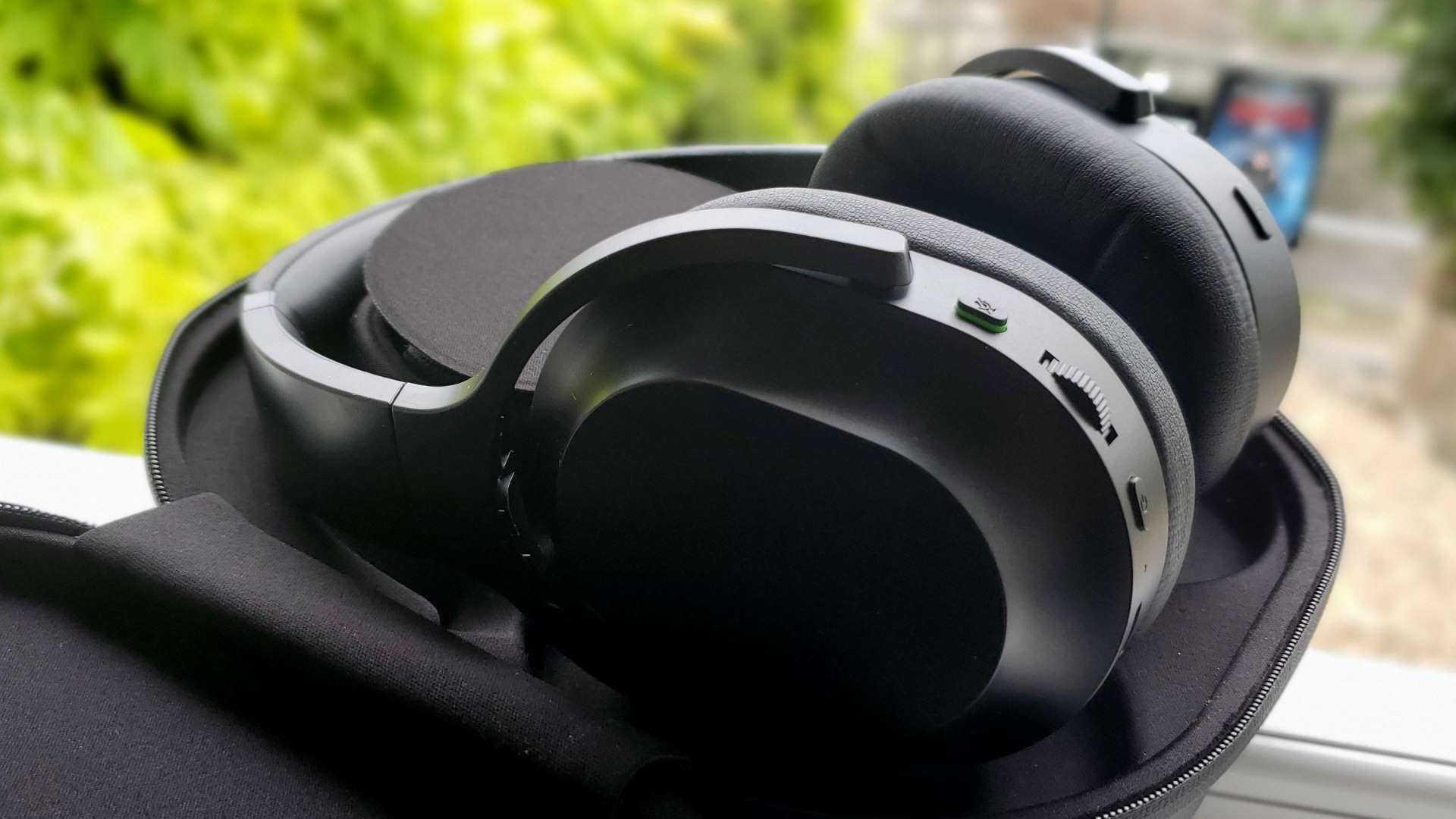 Tai nghe Razer Barracuda Pro