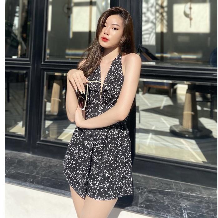 Jumpsuit nữ MARC FASHION hoạ tiết hoa cổ V CBVH0515