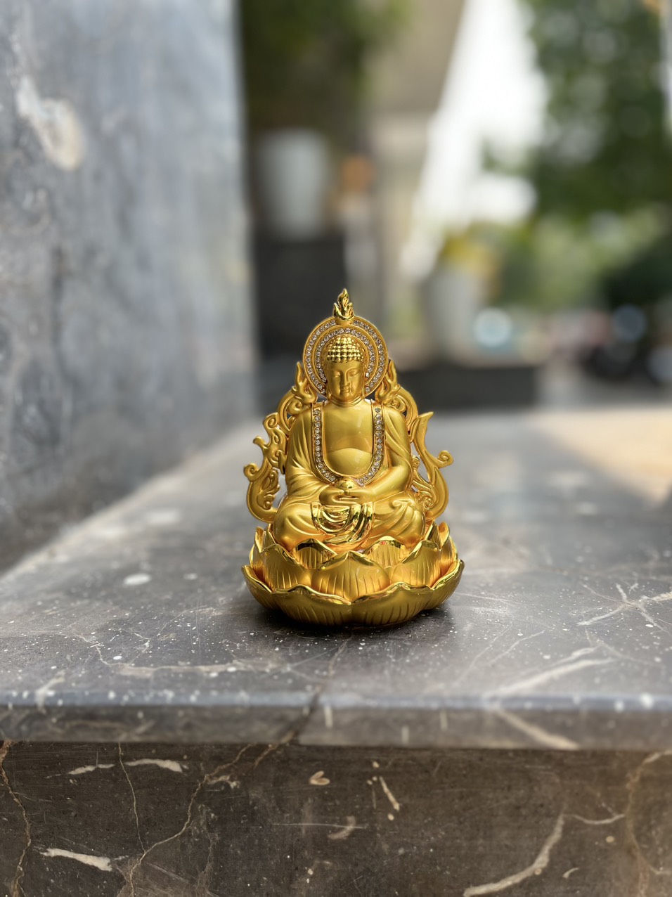 Tượng Phật Tổ Như Lai Dát Vàng Để Xe Ô tô tặng kèm nước hoa