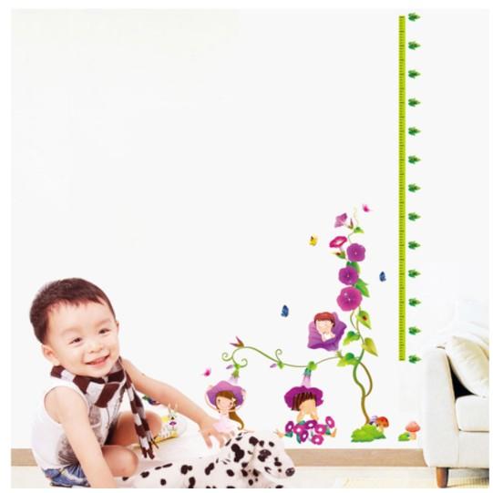 Decal trang trí tường Thước đo dây leo và bé