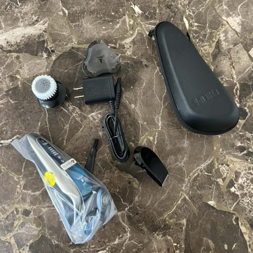 Máy cạo râu khô và ướt Philips Norelco, Series 9000, Shaver 9850. Thương hiệu Hà Lan cao cấp Philips S9733/90 - HÀNG CHÍNH HÃNG, [2 NĂM BẢO HÀNH]