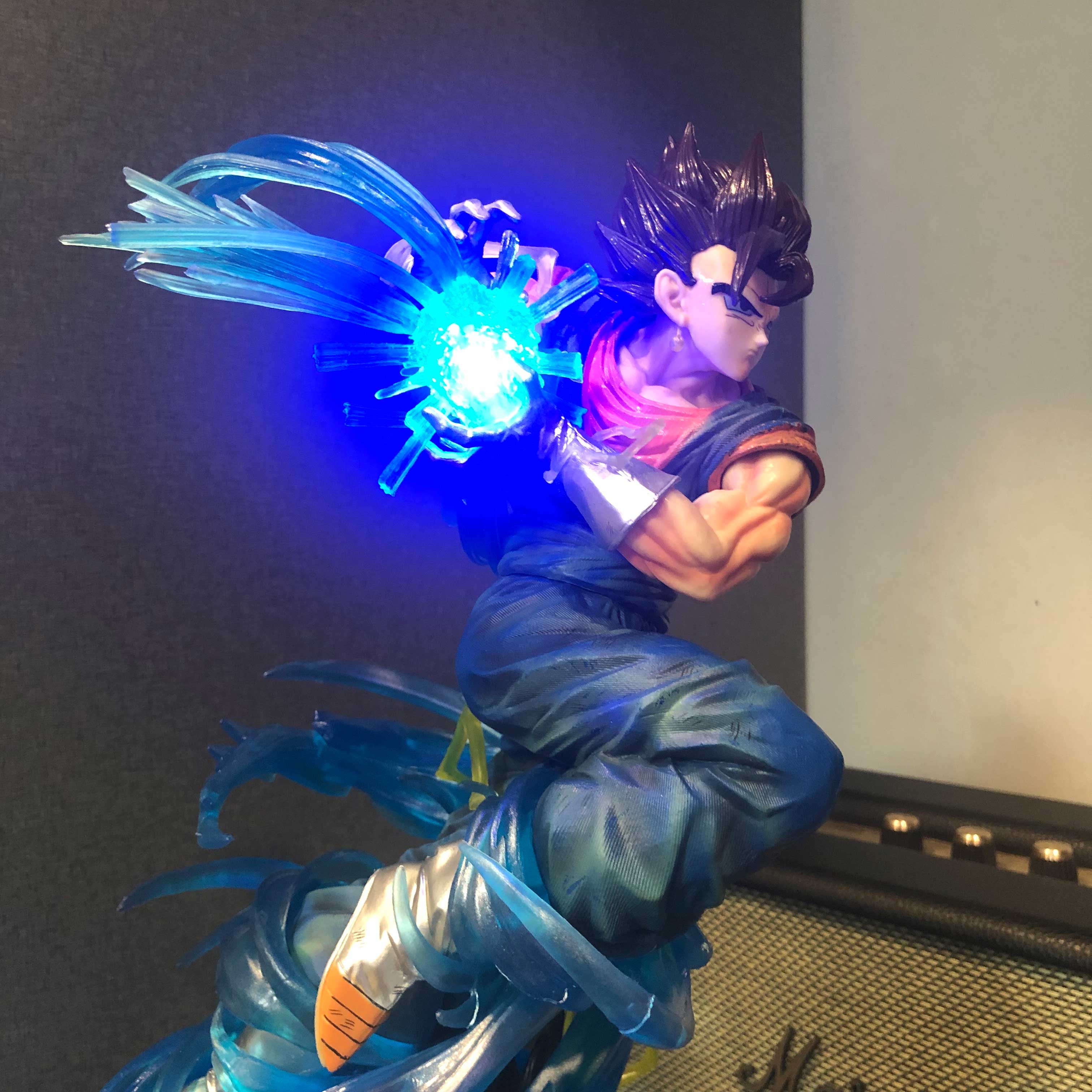 Mô hình Vegito Super Saiyan 3 đầu có LED 45 cm - Dragon Ball