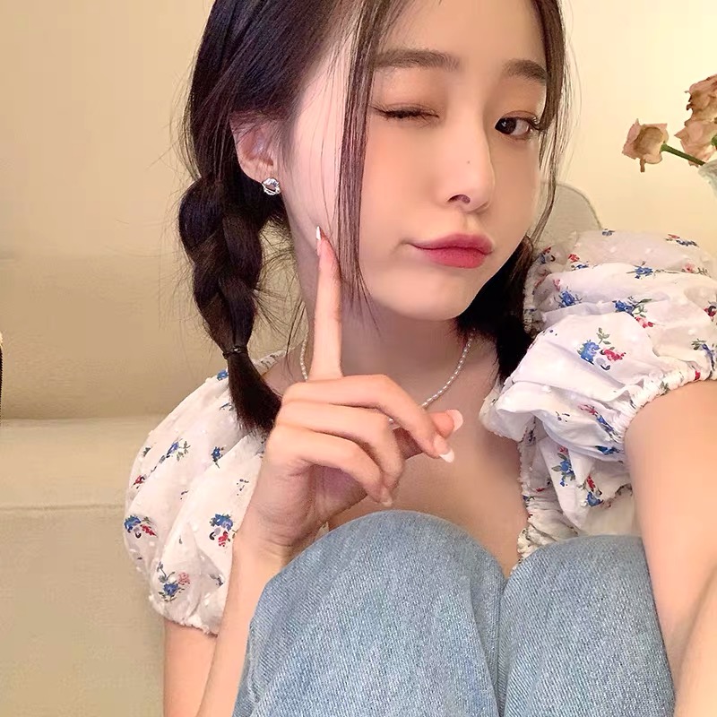 Khuyên tai tròn đính đá xanh ulzzang