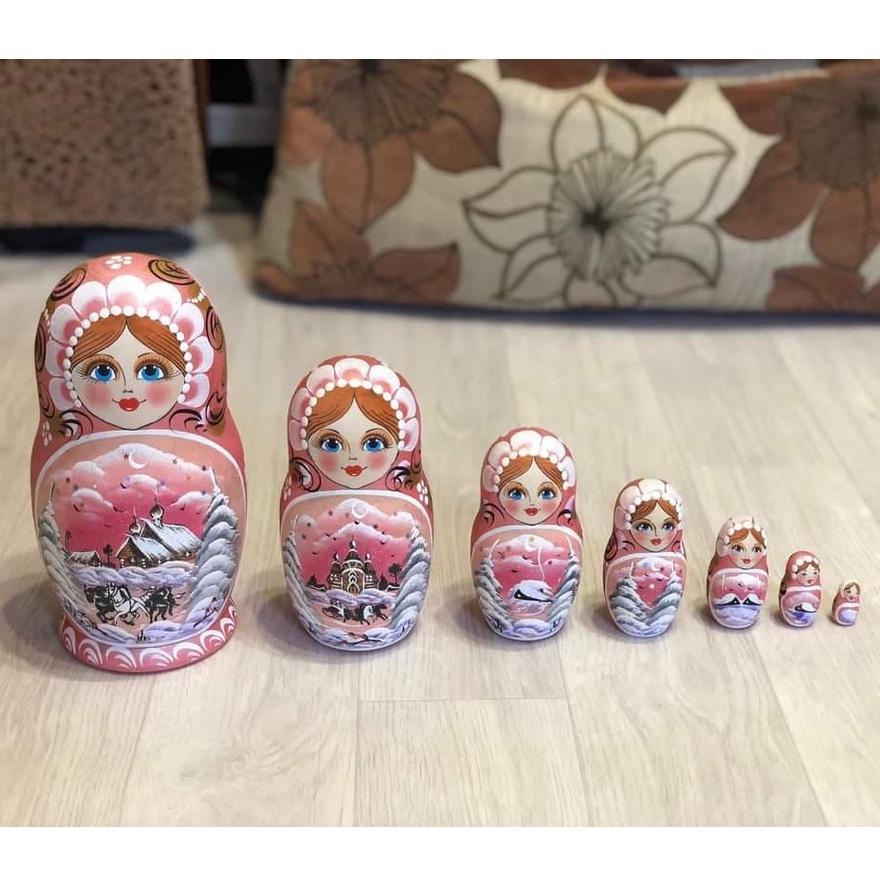 (RẤT ĐẸP VÀ ĐỘC ĐÁO) BỘ BÚP BÊ NGA MATRYOSHKA 7 LỚP 21CM "PHONG CẢNH MÙA ĐÔNG" MÀU HỒNG QUÀ LƯU NIỆM NGA CỰC ĐẸP